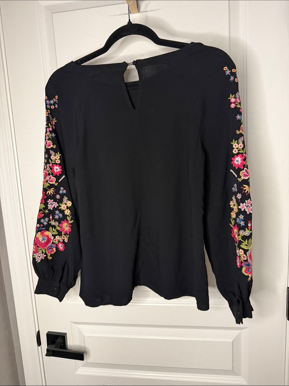 ANDREE BY UNIT Jane Black Blouse with Multicolor Floral Embroidered Sleeves - Picture 6 of 6